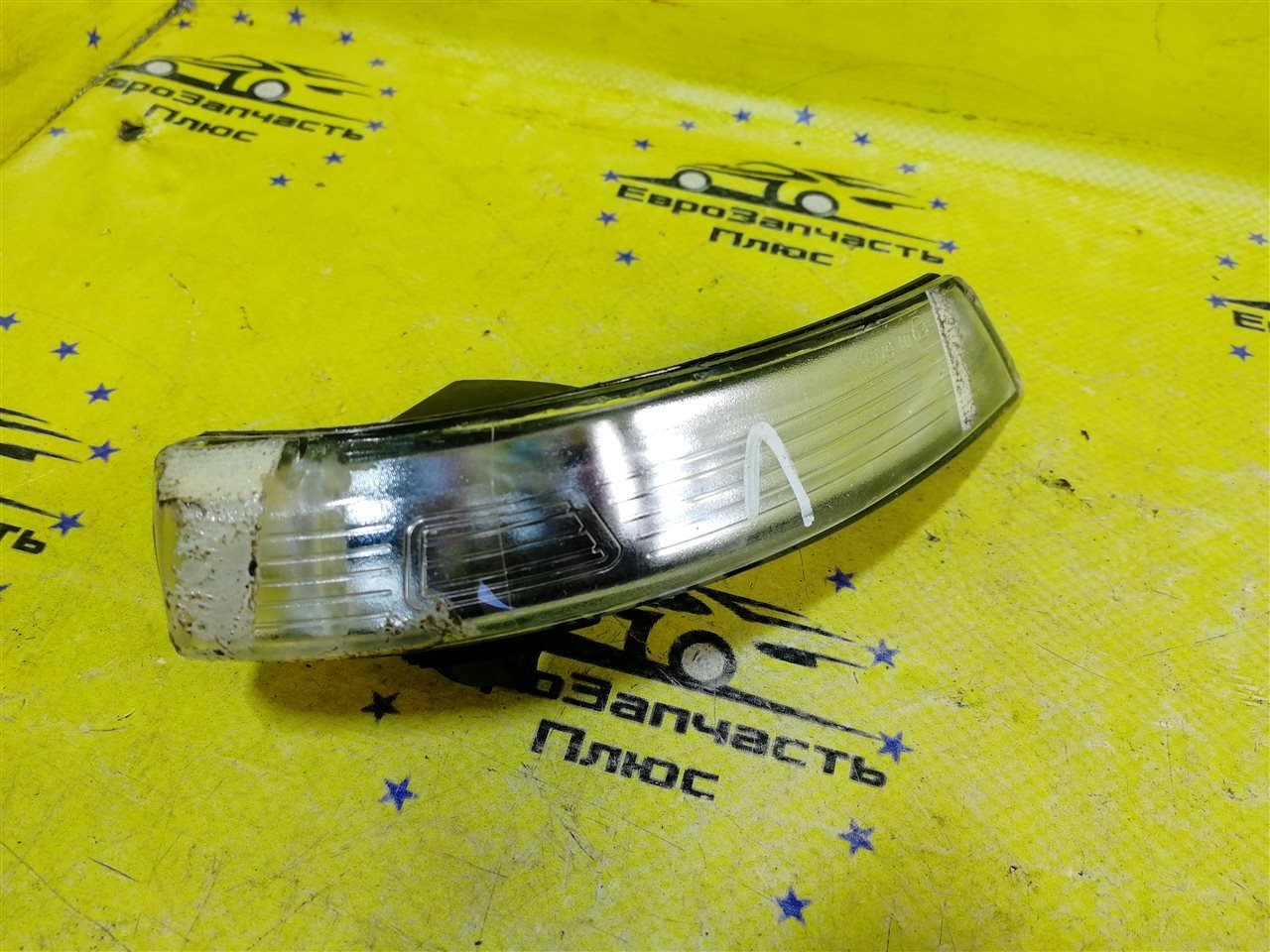 Запчасть повторитель поворота в зеркало Ford Focus 2 8M5113B383 контрактная Повторитель поворота в зеркало Ford Focus 2 8M5113B383 контрактная