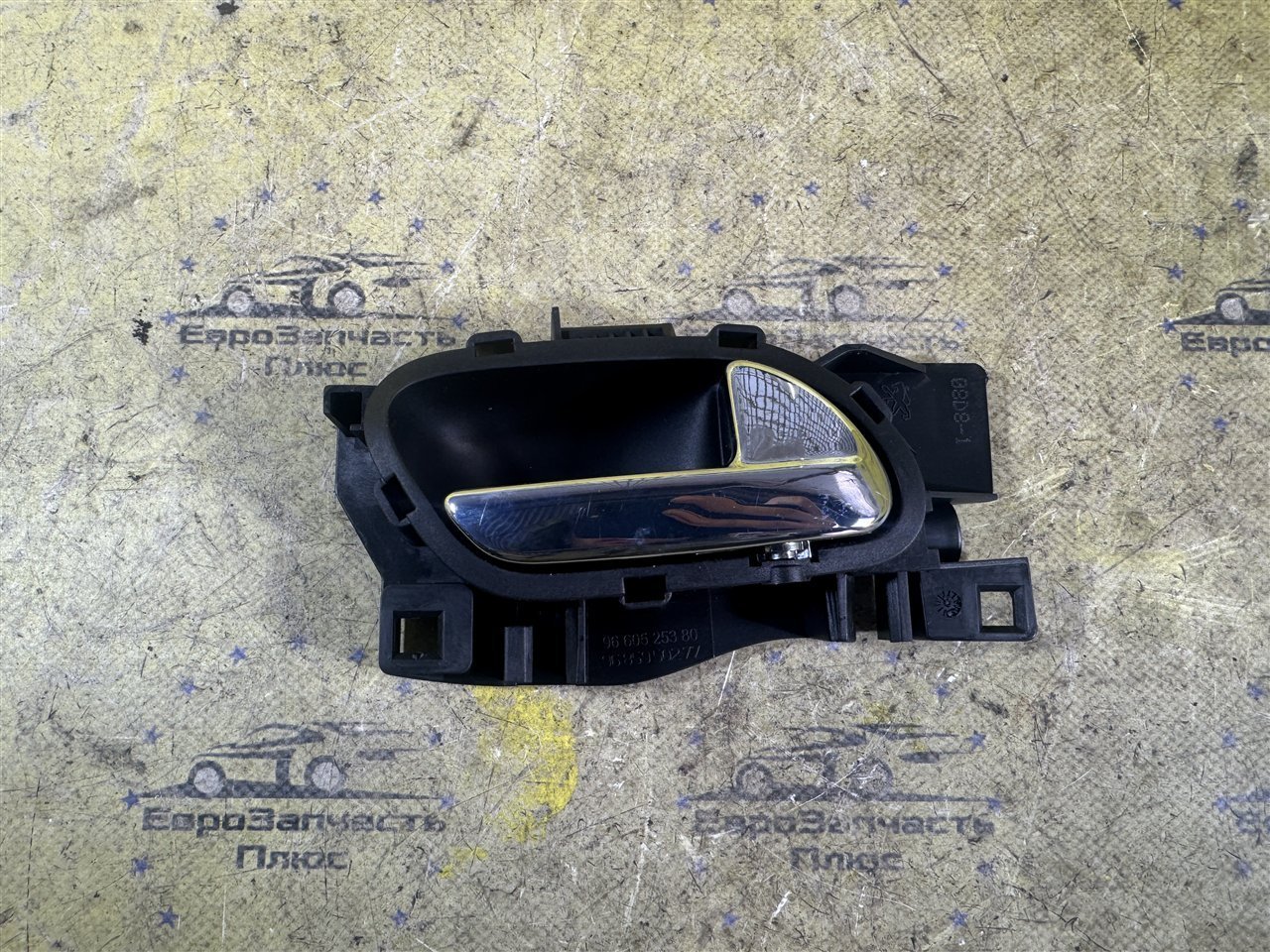 Ручка двери правая Peugeot 308 9660525380 контрактная