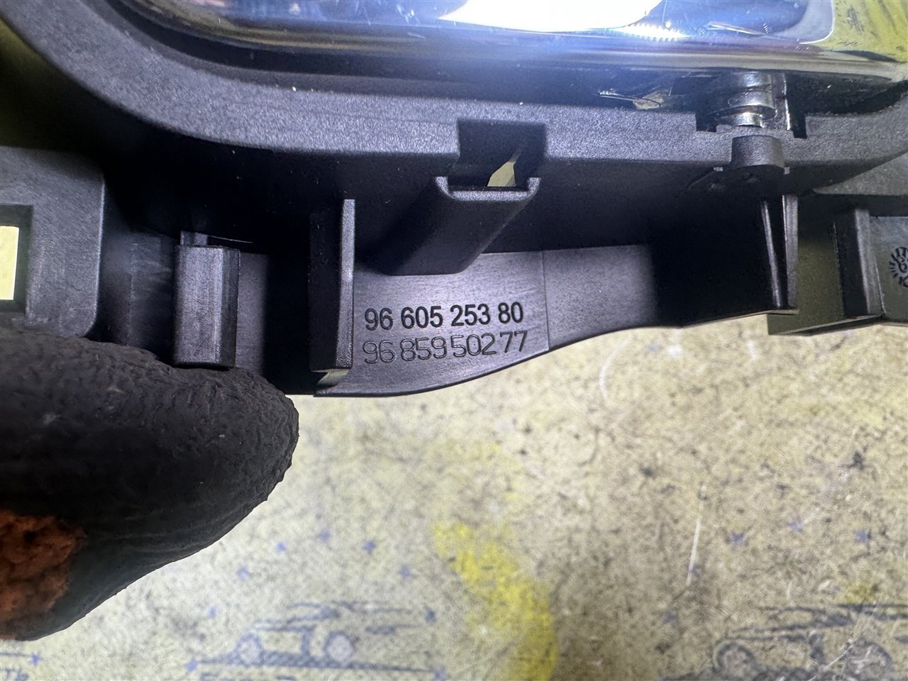 Ручка двери правая Peugeot 308