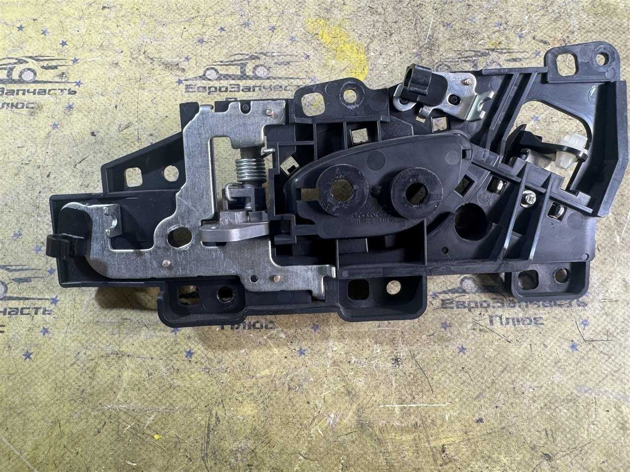 Ручка двери внутренняя правая Civic 5D