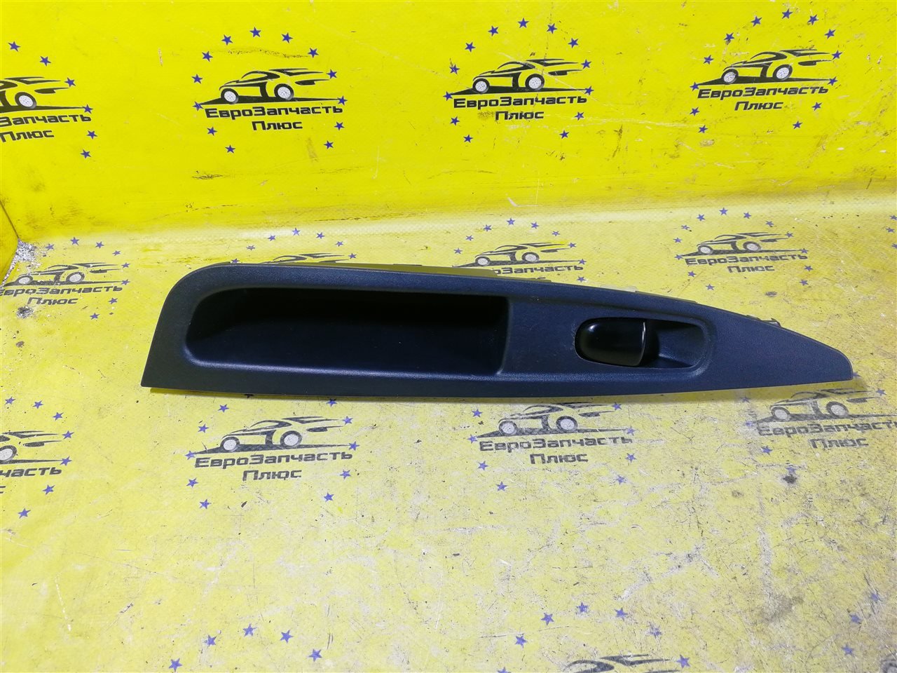 Кнопка стеклоподъемника задняя правая Nissan Qashqai J11 829604EA0AX контрактная