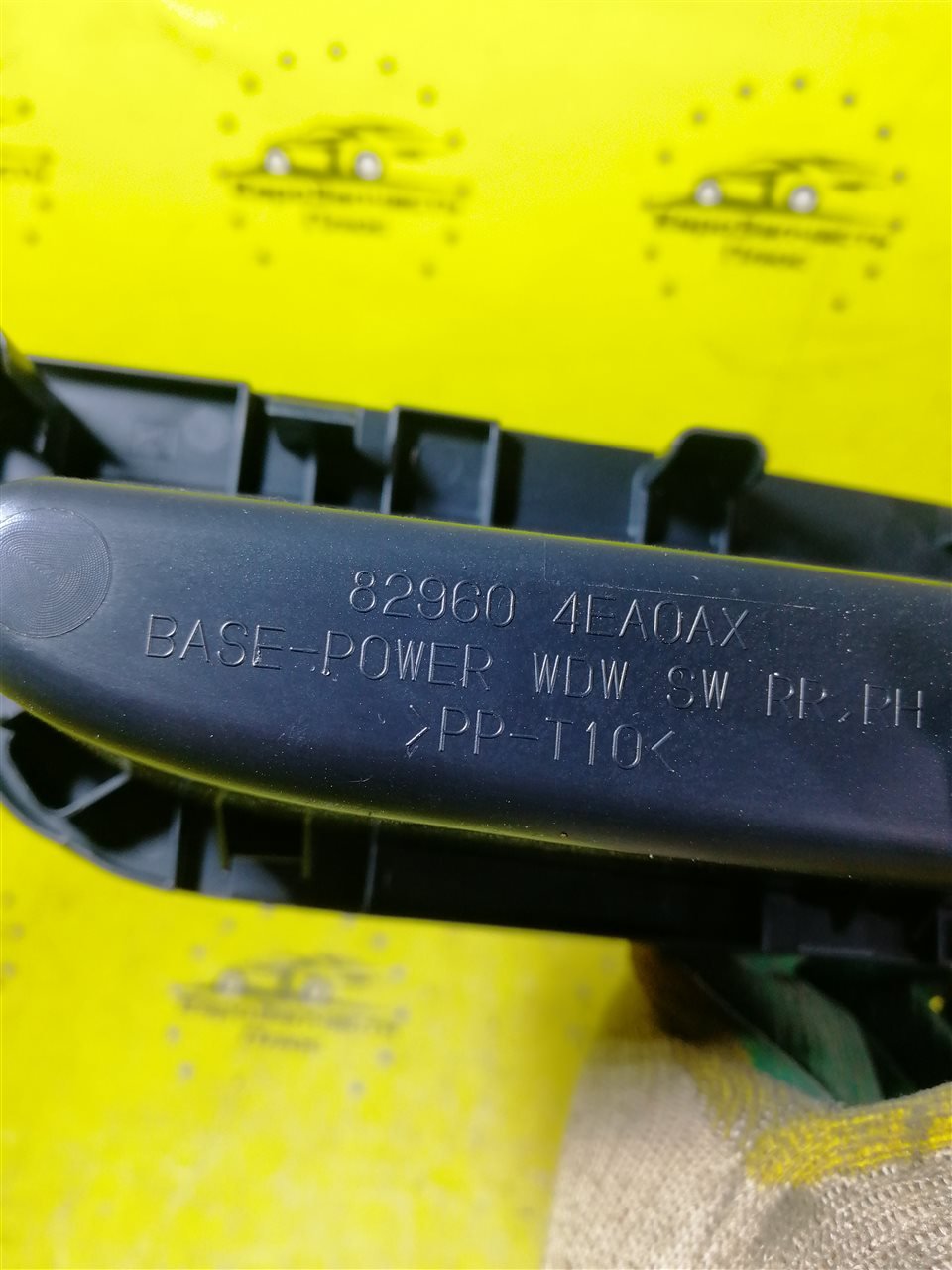 Кнопка стеклоподъемника задняя правая Nissan Qashqai J11