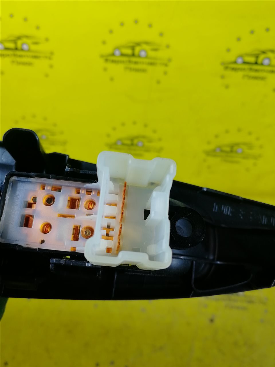 Кнопка стеклоподъемника задняя правая Qashqai J11