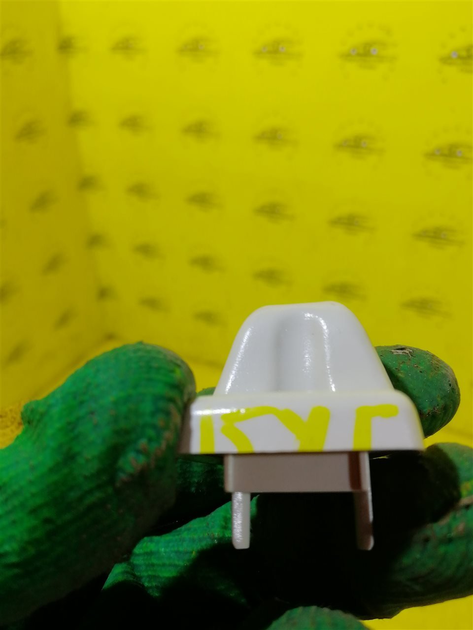 Крючок солнцезащитного козырька Ford Kuga 2 C520