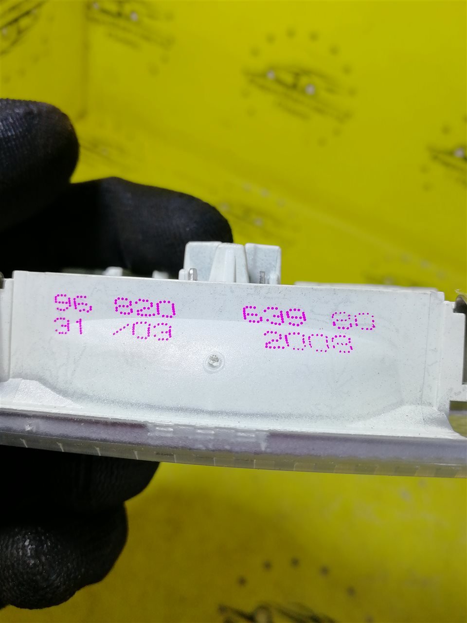 Плафон освещения салона Peugeot 308