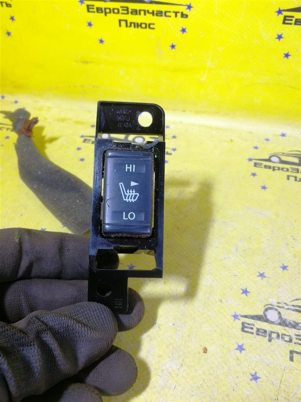Кнопка обогрева сидений правая Nissan Qashqai J11 255003TA1A контрактная