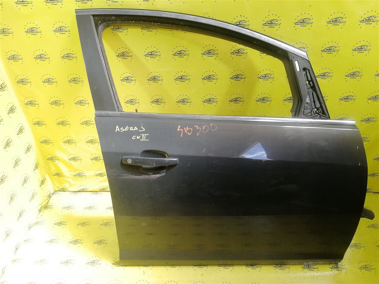 Дверь передняя правая Opel Astra J 13285607 контрактная