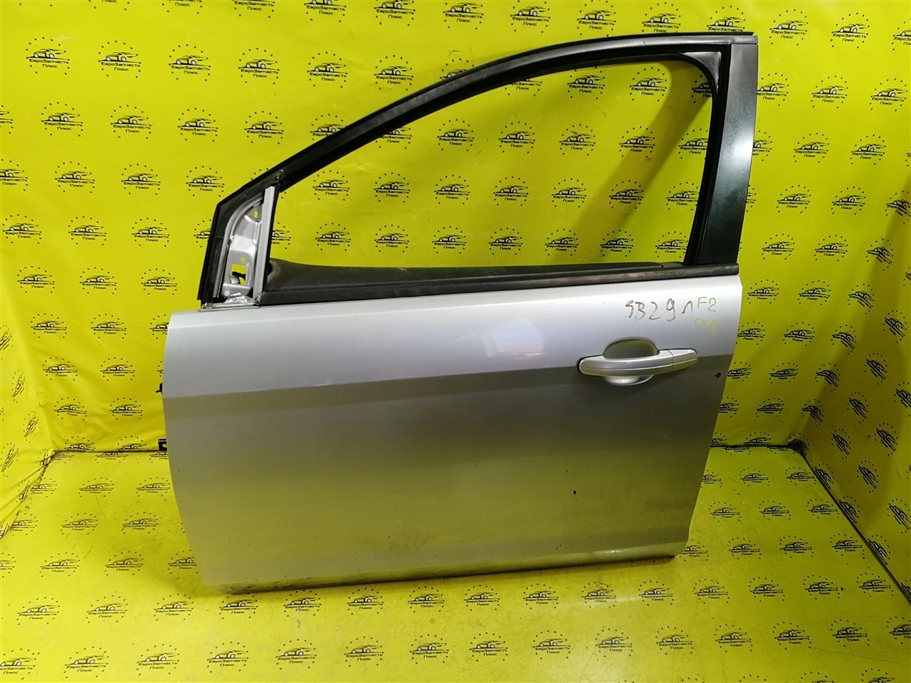 Дверь передняя левая Ford Focus 2 1530170 контрактная