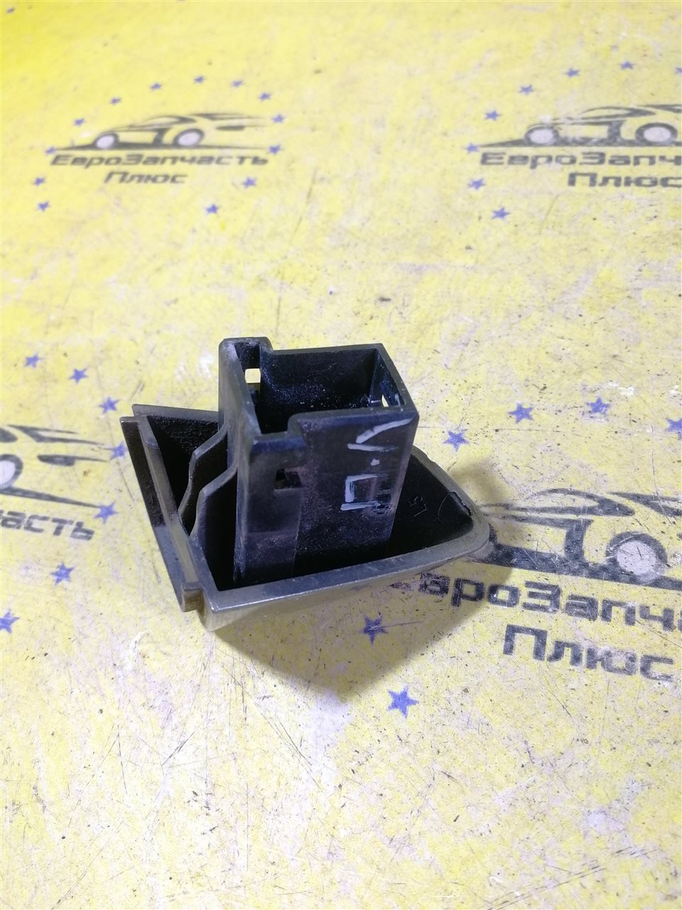 Накладка ручки двери задняя левая Octavia A7 5E Накладка ручки двери задняя левая Octavia A7 5E