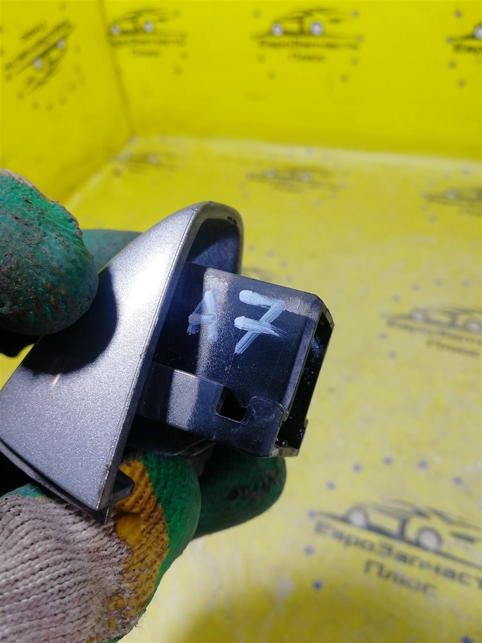 Накладка ручки двери задняя левая Octavia A7 5E Накладка ручки двери задняя левая Octavia A7 5E