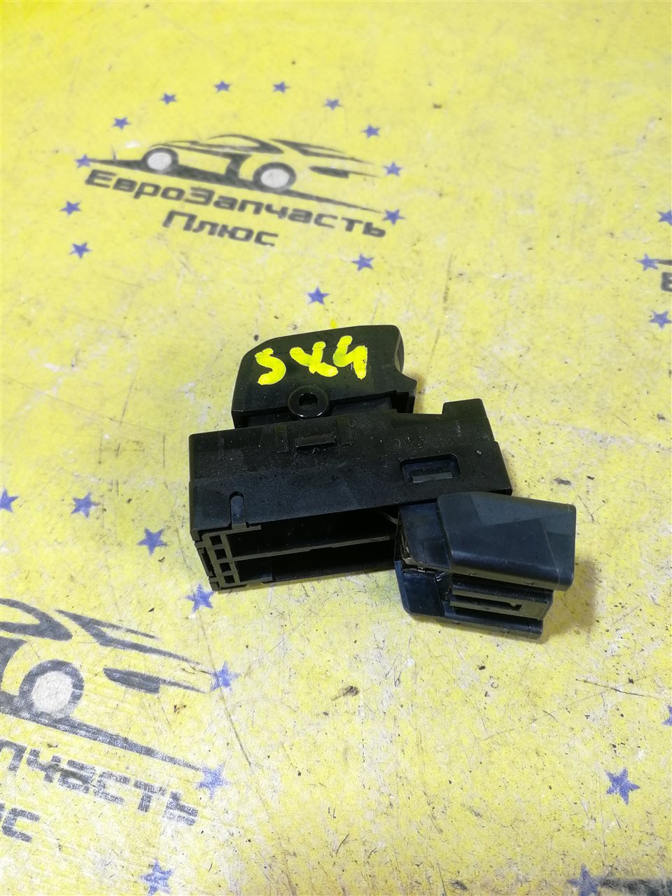 Кнопка стеклоподъемника Suzuki SX4 GY 3799562J00 контрактная