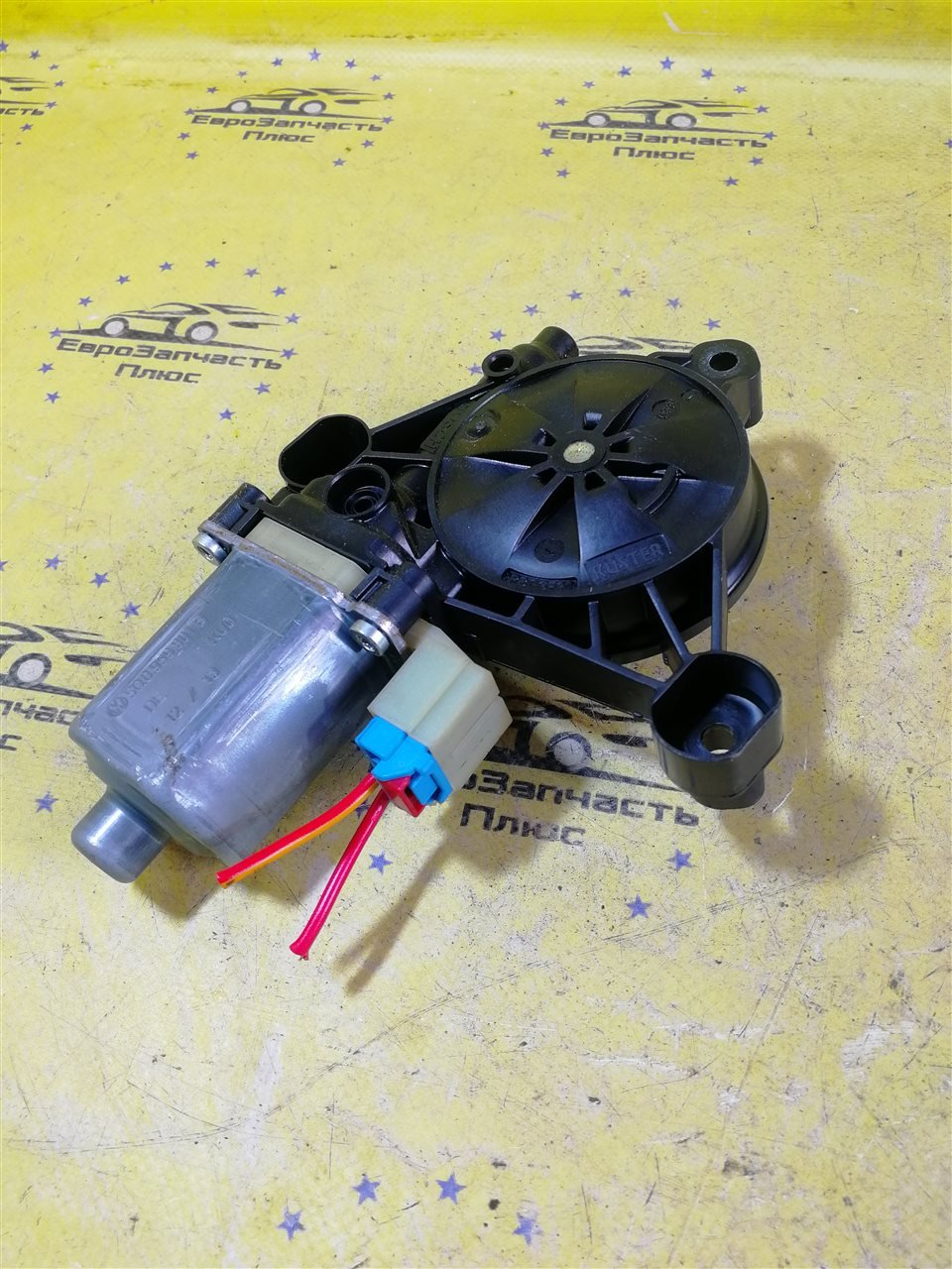 Моторчик стеклоподъемника передний левый Octavia A7 5E