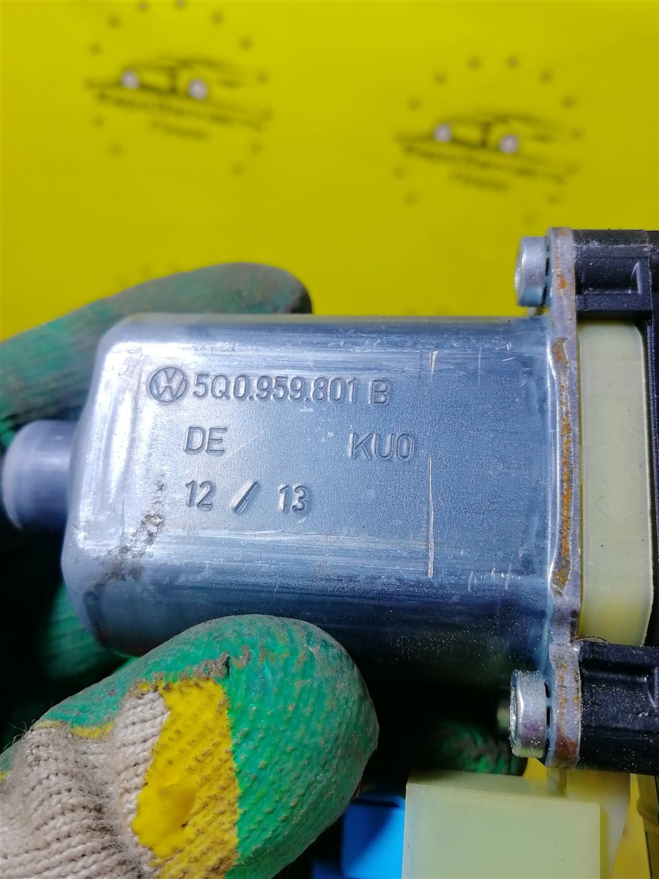 Моторчик стеклоподъемника передний левый Skoda Octavia A7 5E