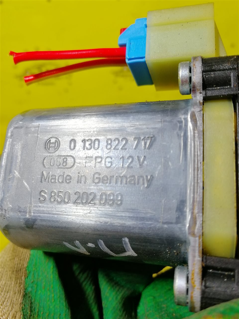 Моторчик стеклоподъемника передний левый Octavia A7 5E