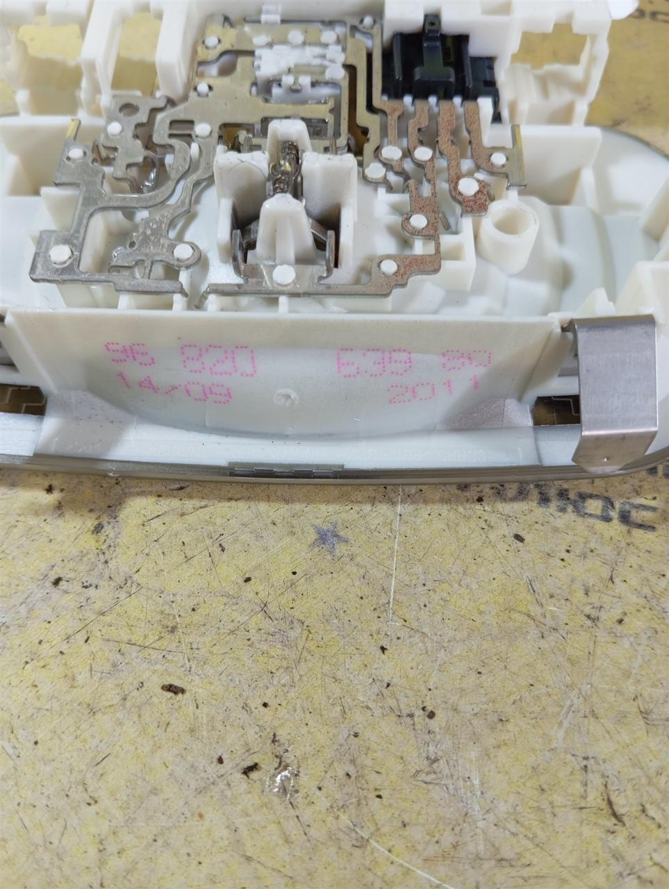 Плафон освещения салона 3008