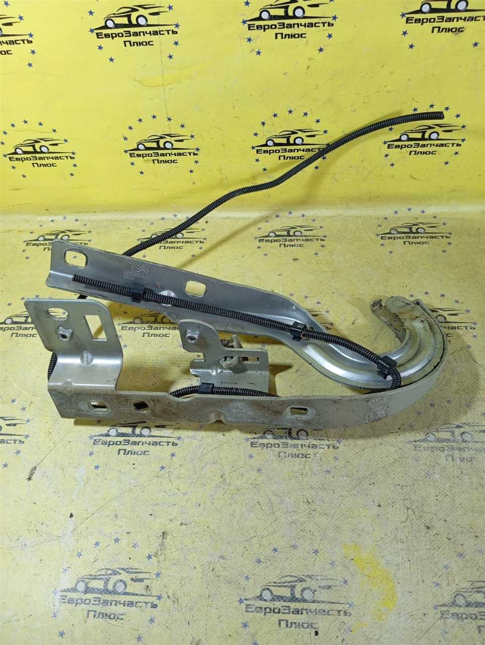 Петли капота передние правые Peugeot 3008 9682599080 контрактная
