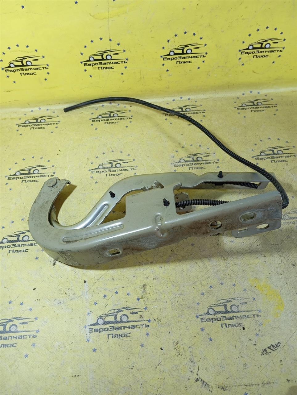 Петли капота передние правые 3008