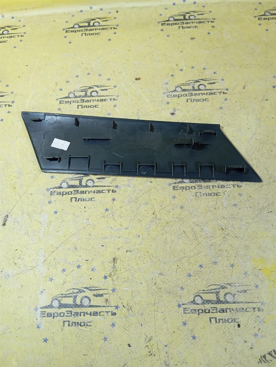 Накладка на торпедо Peugeot 3008