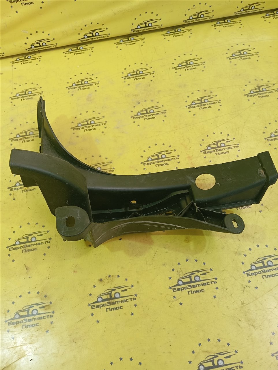 Крепление бампера заднее левое 3008