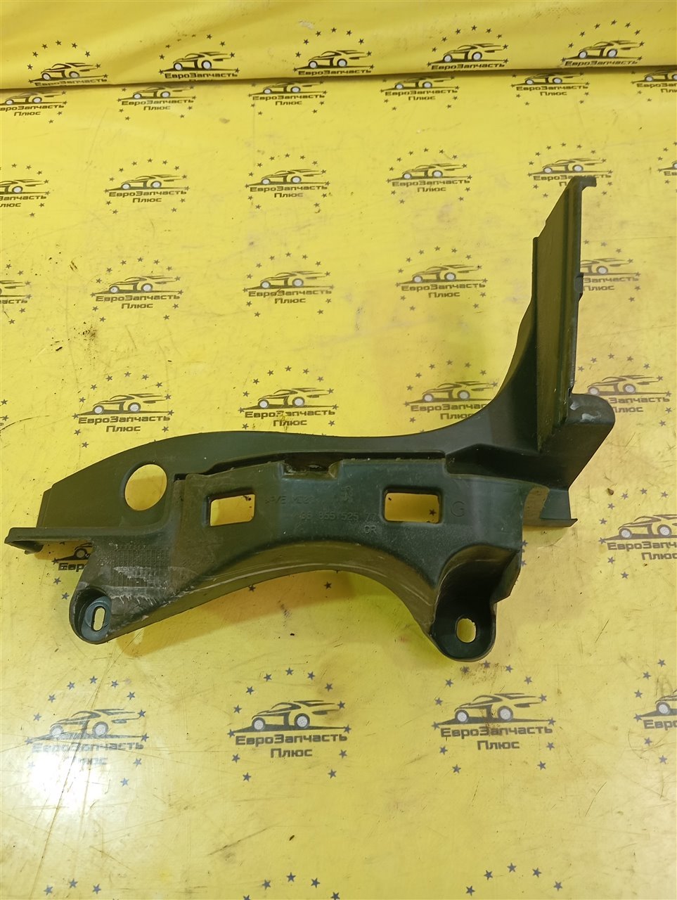Крепление бампера заднее левое 3008