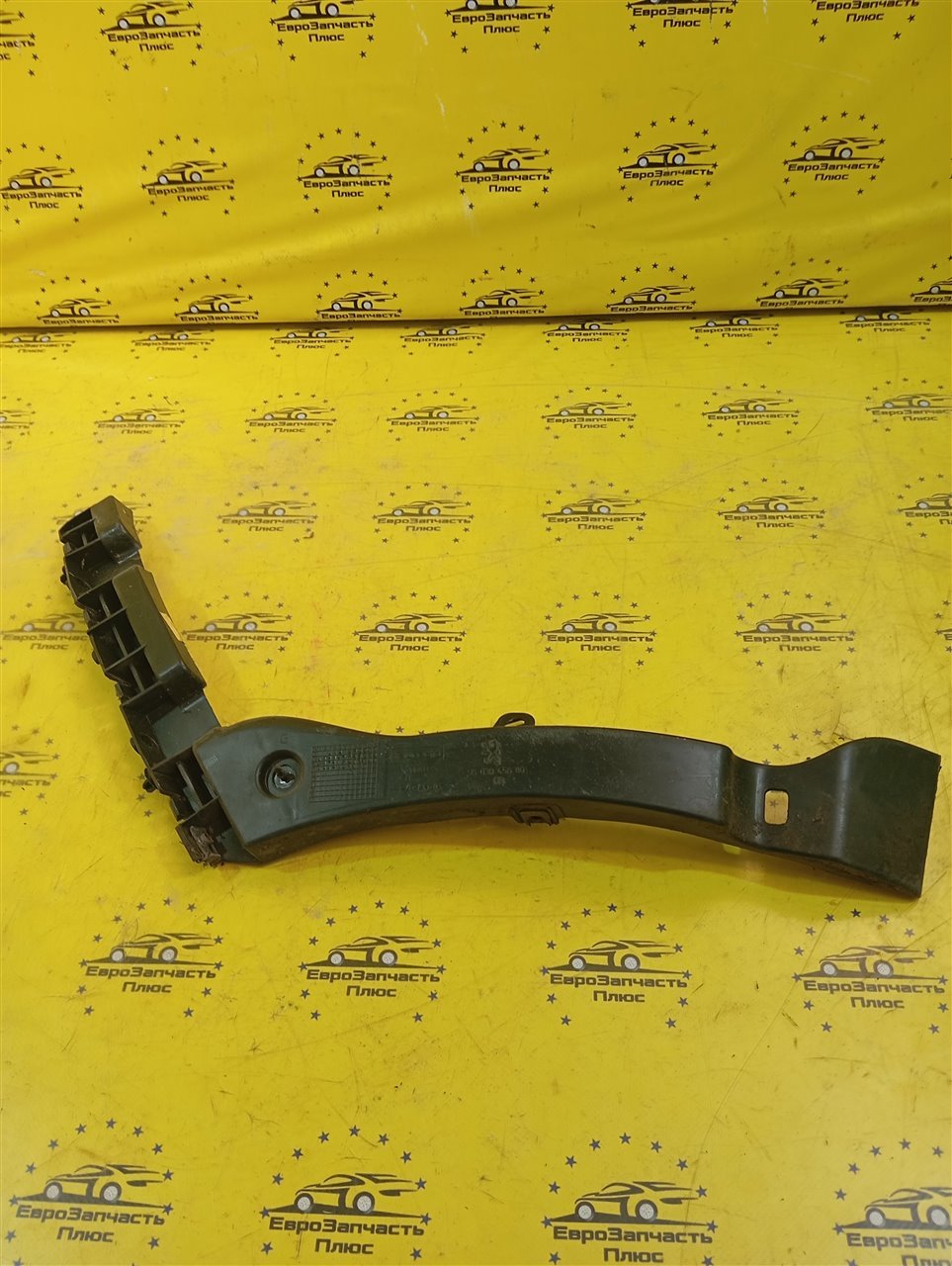 Кронштейн бампера задний Peugeot 3008 9683045680 контрактная