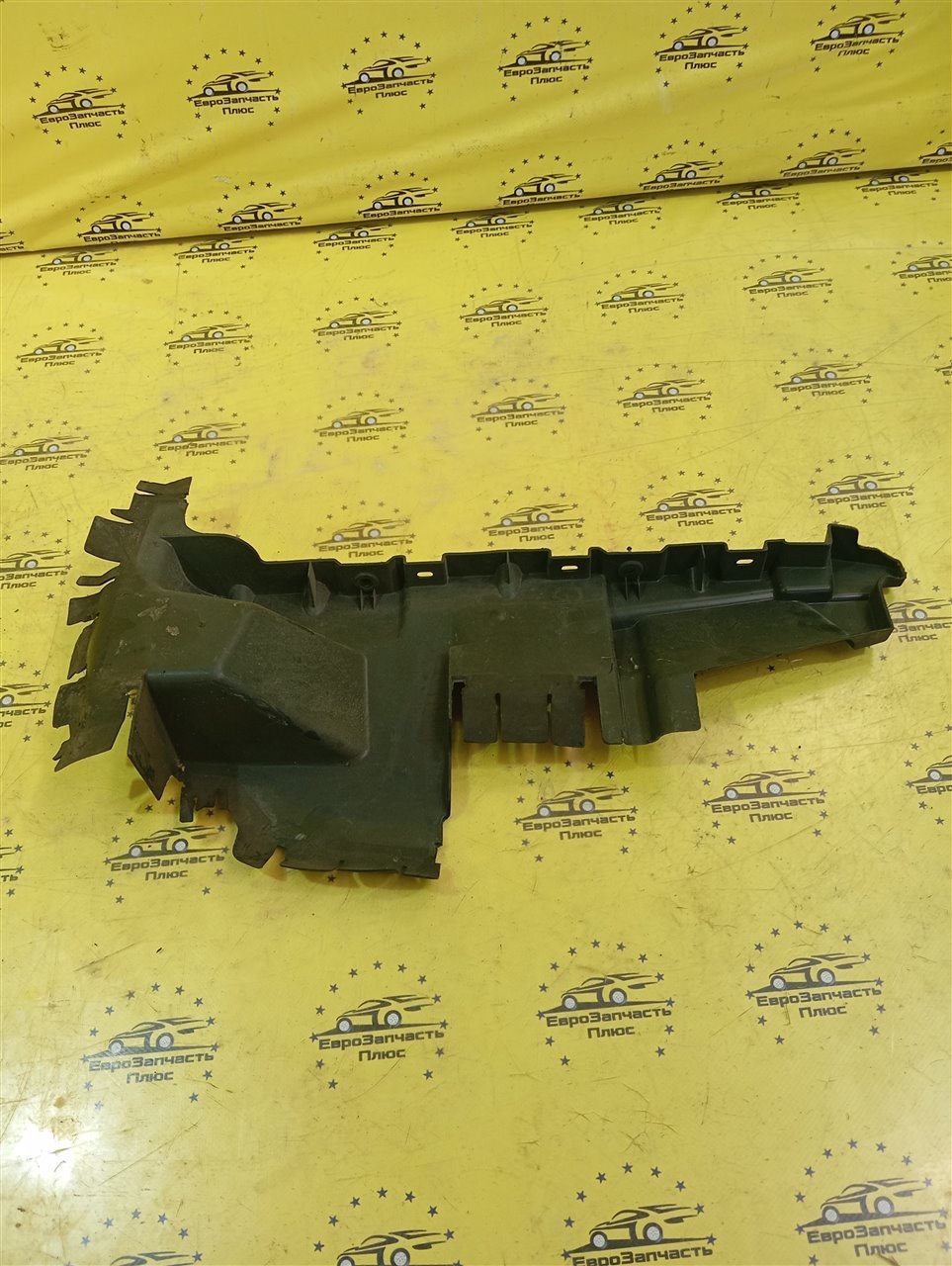 Воздуховод радиатора левый Peugeot 3008 9670057980 контрактная