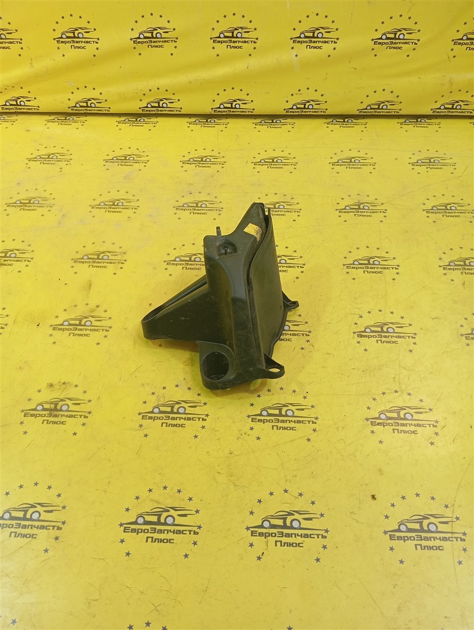 Крепление бампера правое 3008