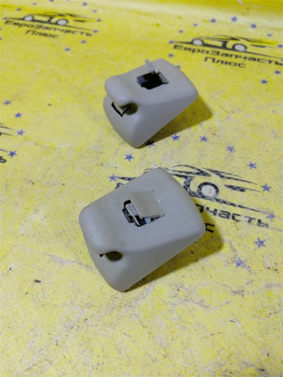 Крючок солнцезащитного козырька Ford EcoSport B515 1783108 контрактная