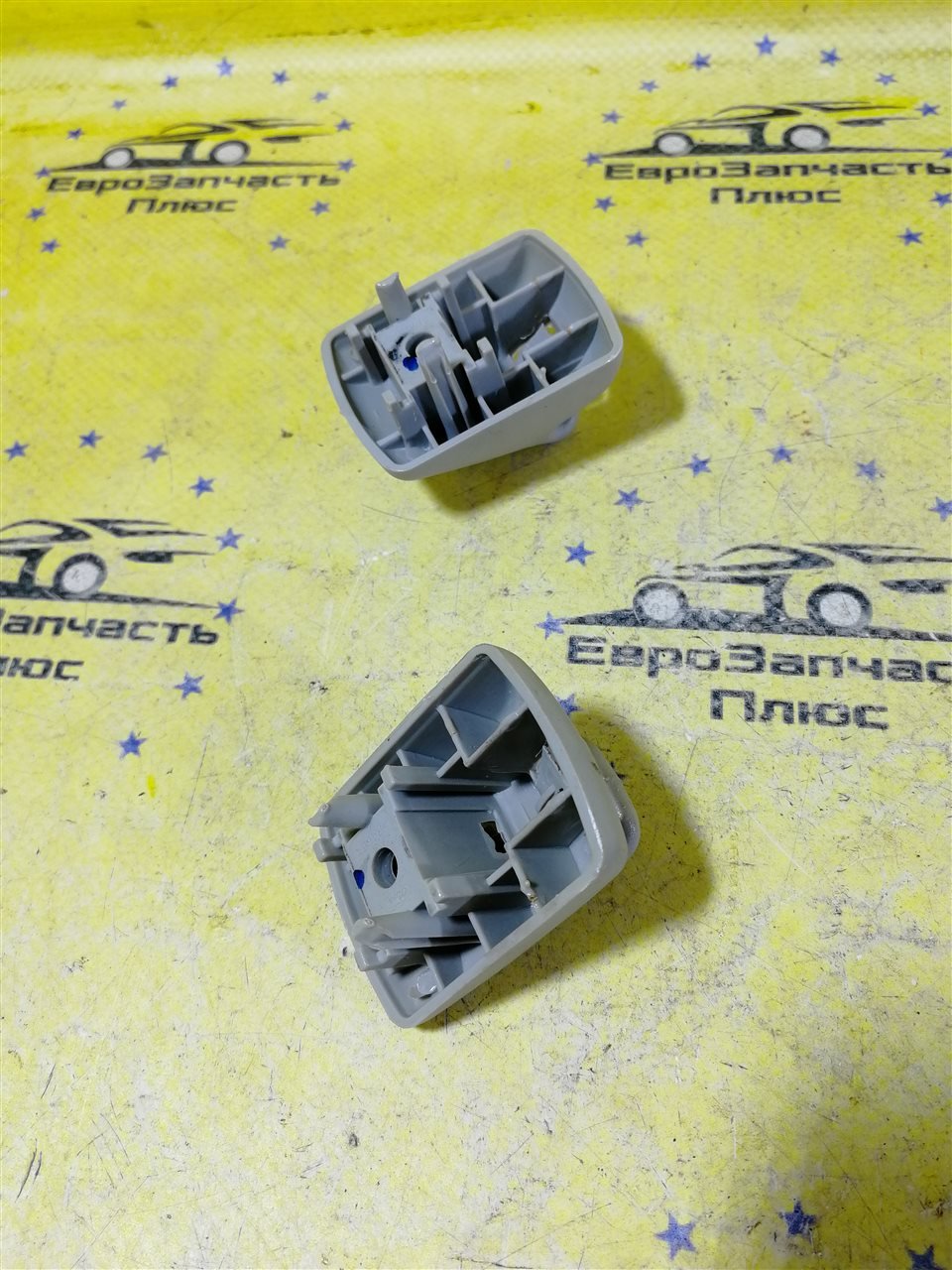 Крючок солнцезащитного козырька EcoSport B515