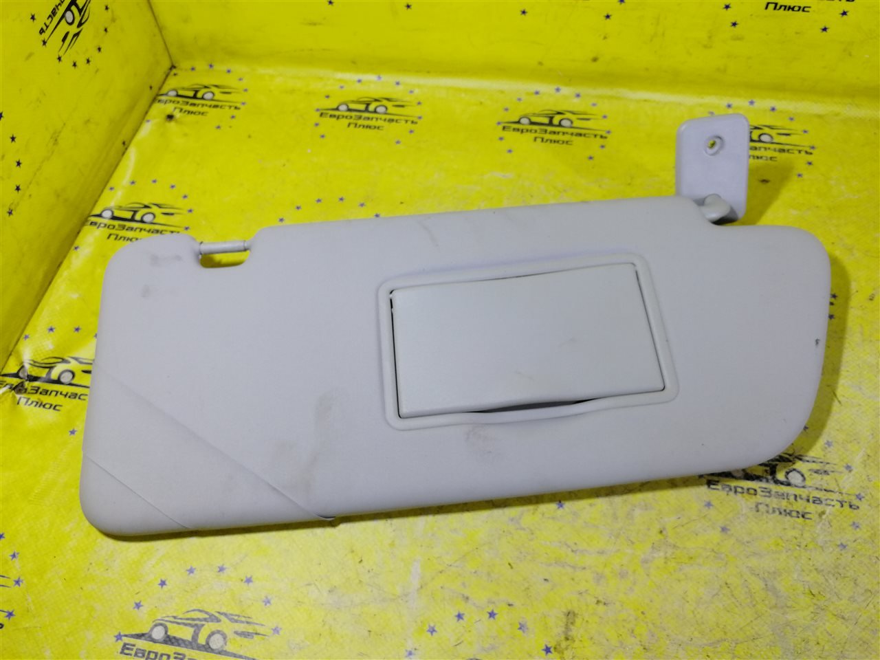 Козырек солнцезащитный правый Peugeot 3008 8143VS контрактная