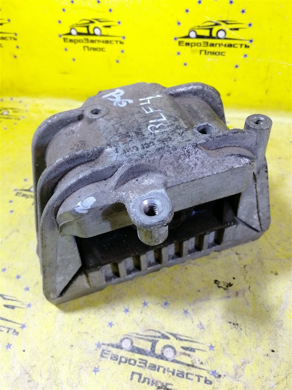 Подушка двигателя правая Volkswagen Passat B6 1K0199262K контрактная