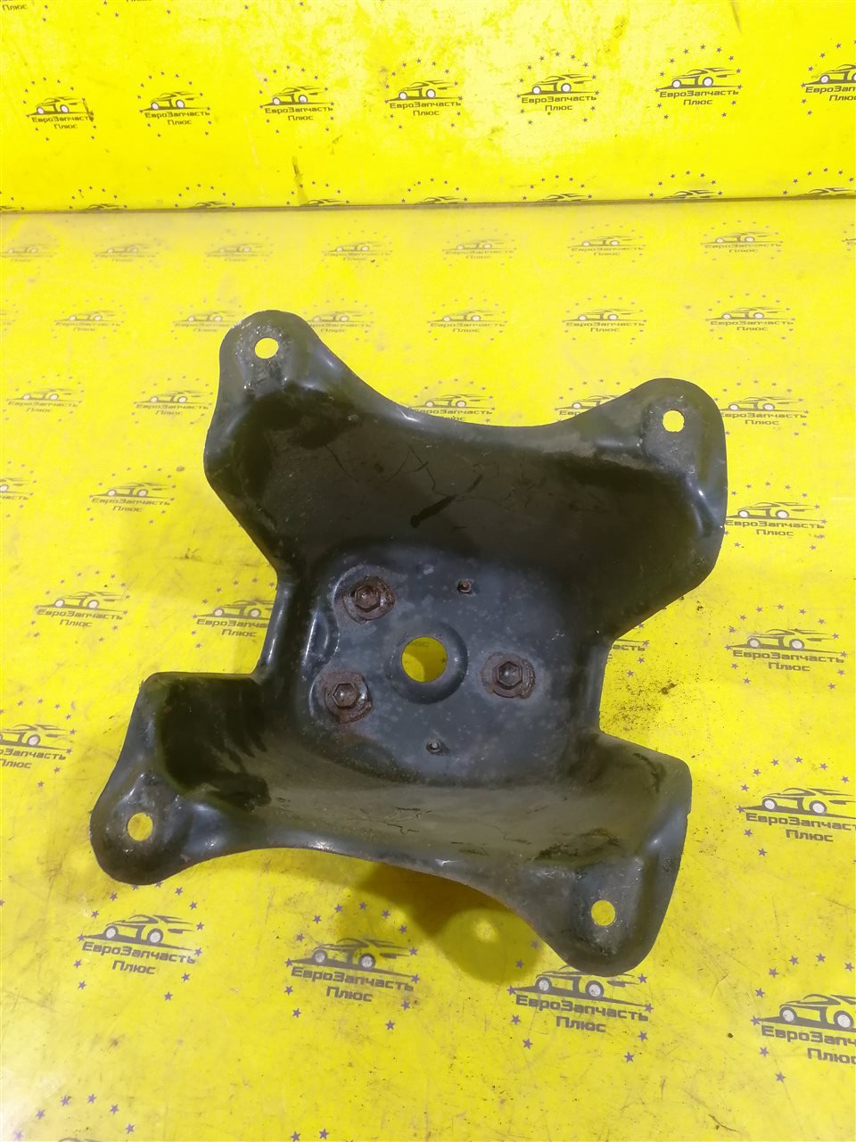 Кронштейн запасного колеса Suzuki Grand Vitara 2 JT