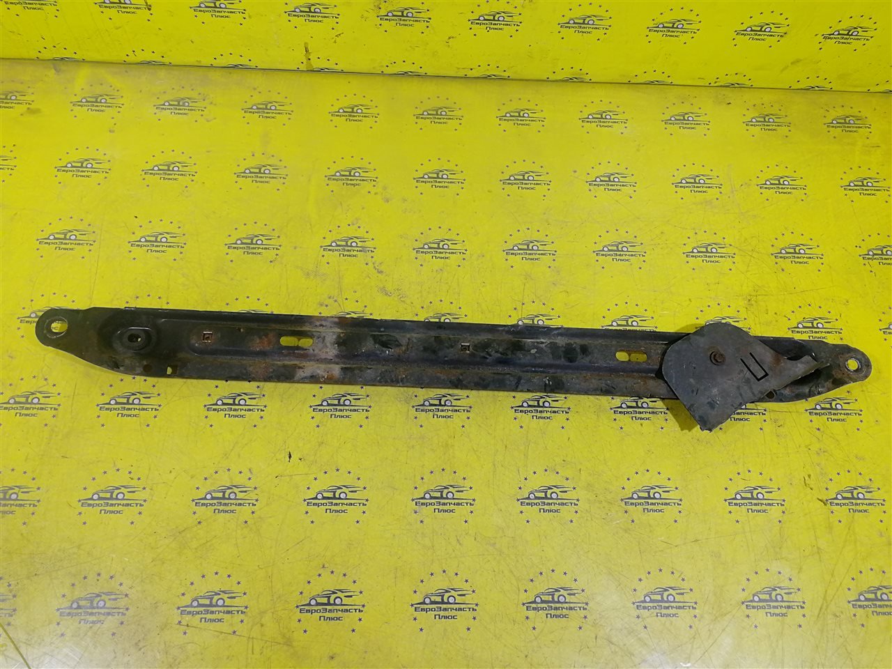 Планка радиатора 3008