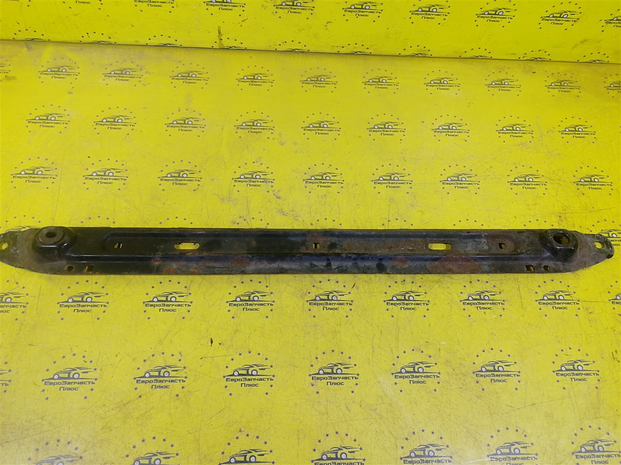 Планка радиатора Peugeot 308