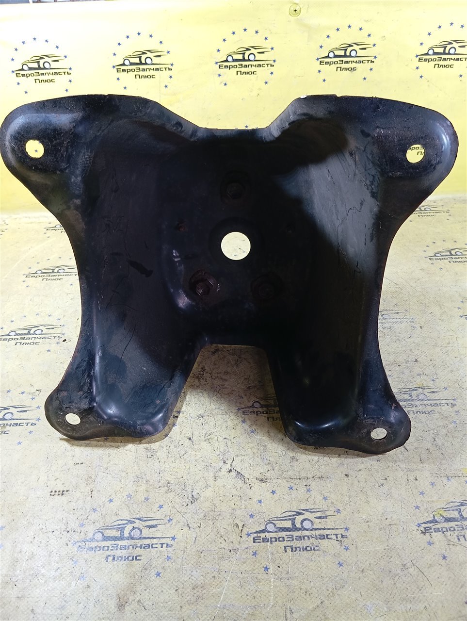 Крепление запасного колеса Suzuki Grand Vitara 2 JT