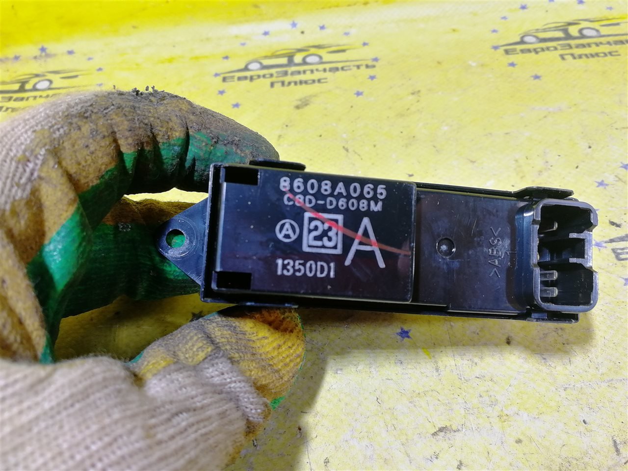 Кнопка стеклоподъемника Lancer 10