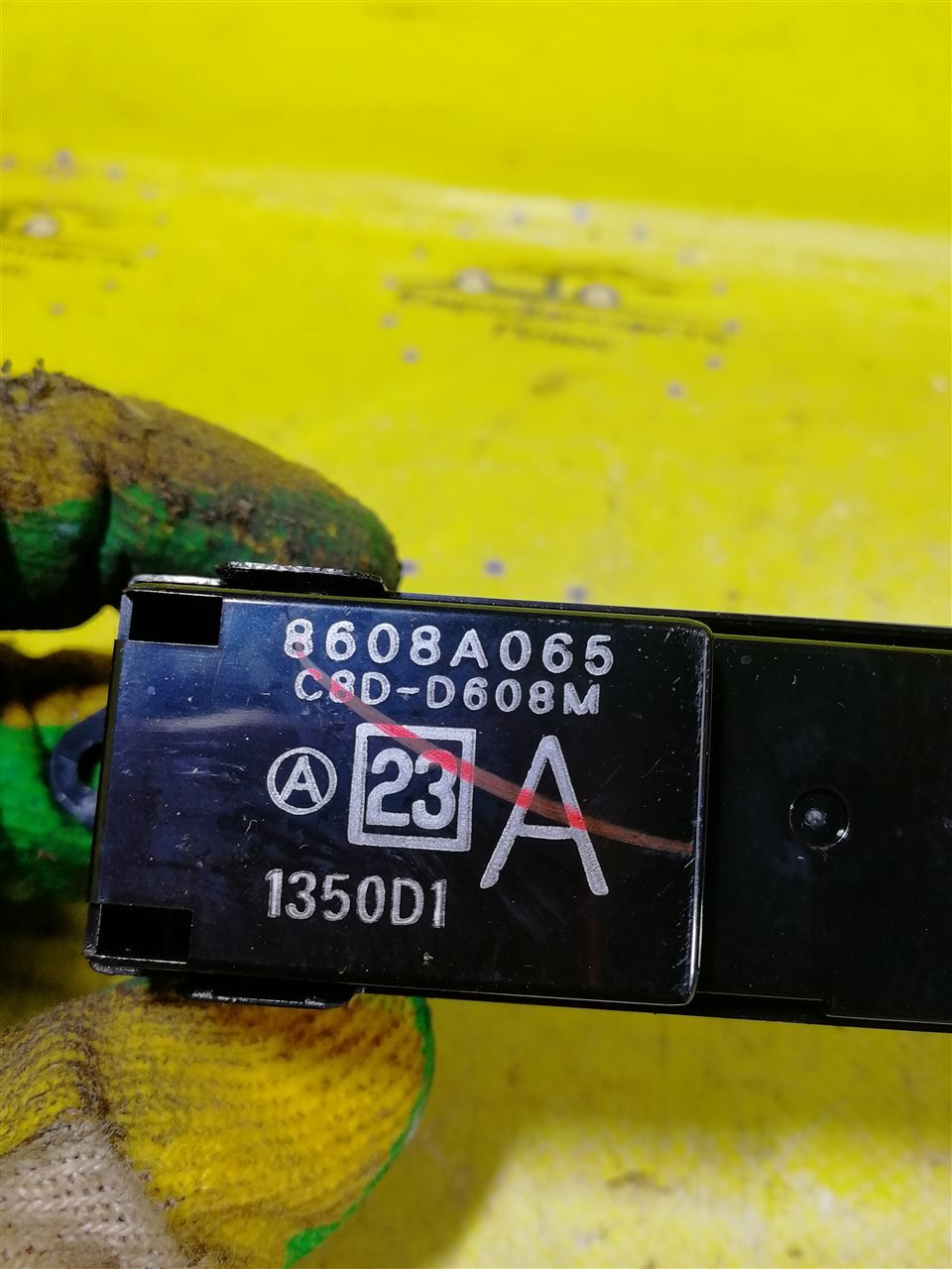 Кнопка стеклоподъемника Lancer 10