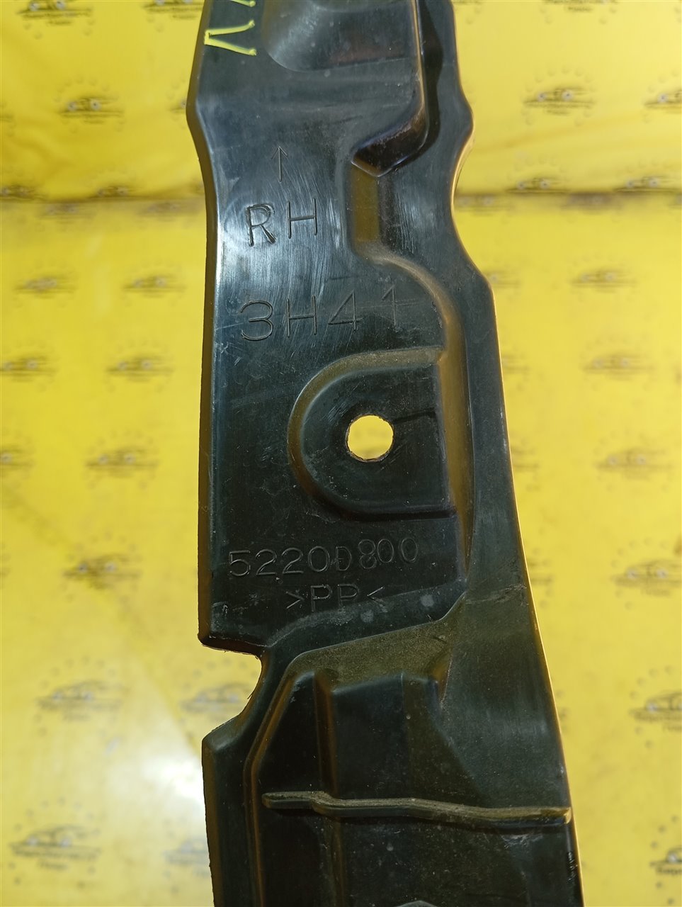 Кронштейн крыла передний правый Mitsubishi Lancer 10