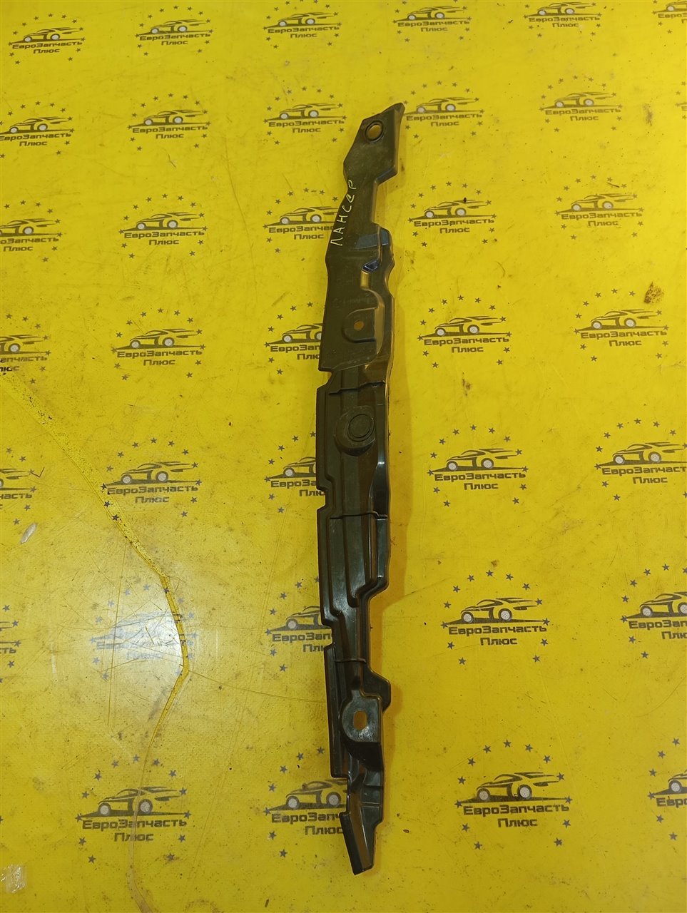 Кронштейн крыла передний правый Lancer 10