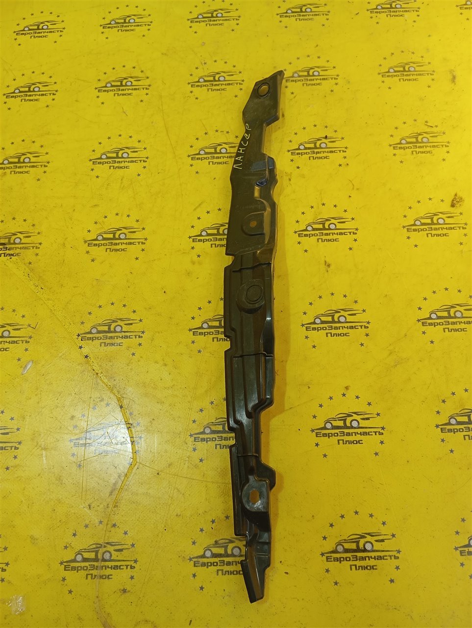 Кронштейн крыла передний правый Lancer 10