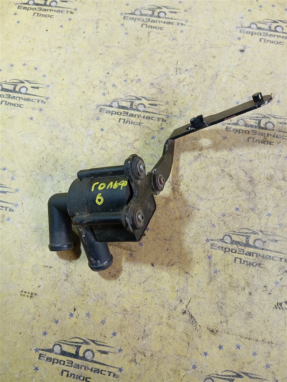 Дополнительный насос антифриза Golf 6 MK6