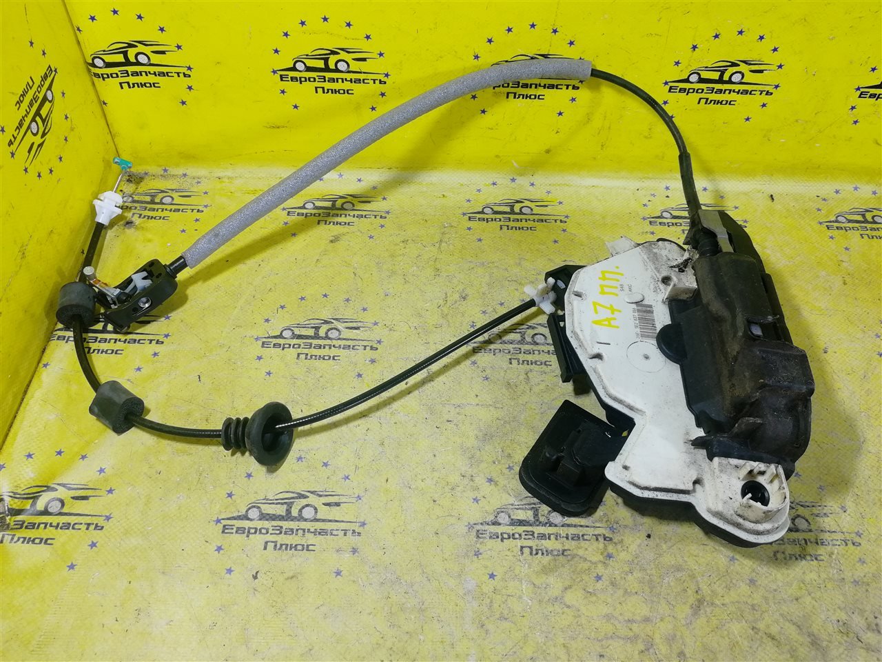 Замок двери передний правый Octavia A7 5E