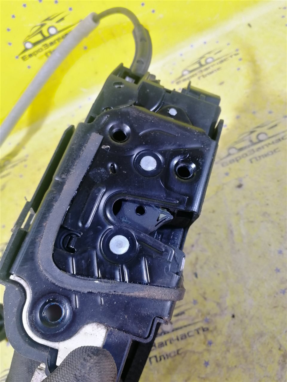 Замок двери передний правый Skoda Octavia A7 5E