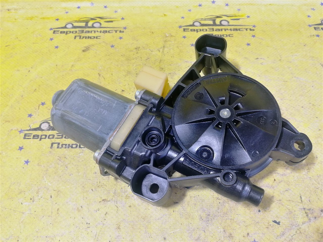 Моторчик стеклоподъемника передний правый Octavia A7 5E Моторчик стеклоподъемника передний правый Octavia A7 5E