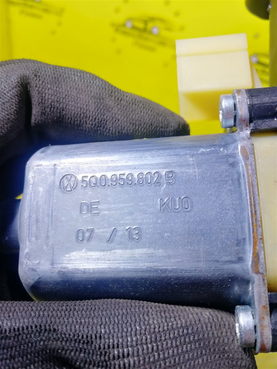 Моторчик стеклоподъемника передний правый Octavia A7 5E Моторчик стеклоподъемника передний правый Octavia A7 5E