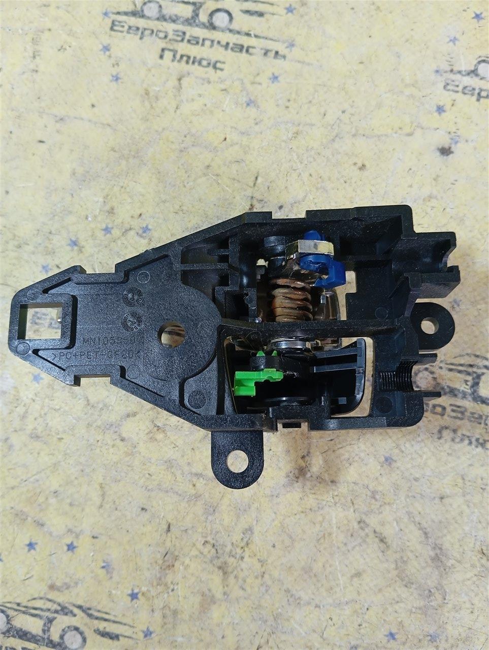 Ручка двери внутренняя правая Lancer 10 Ручка двери внутренняя правая Lancer 10