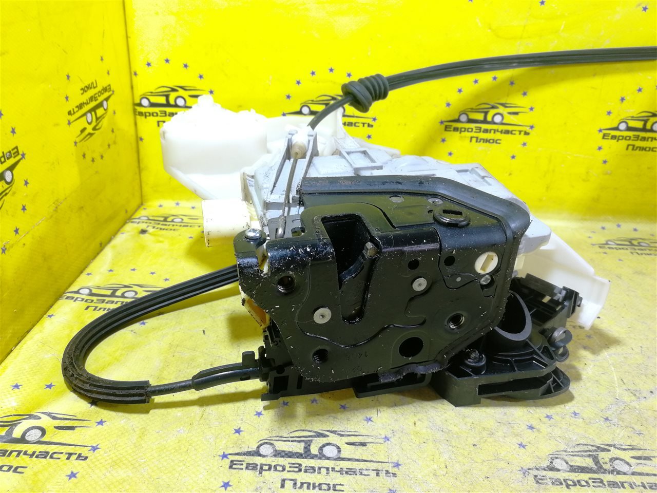 Замок двери задний правый Passat B6 Замок двери задний правый Passat B6