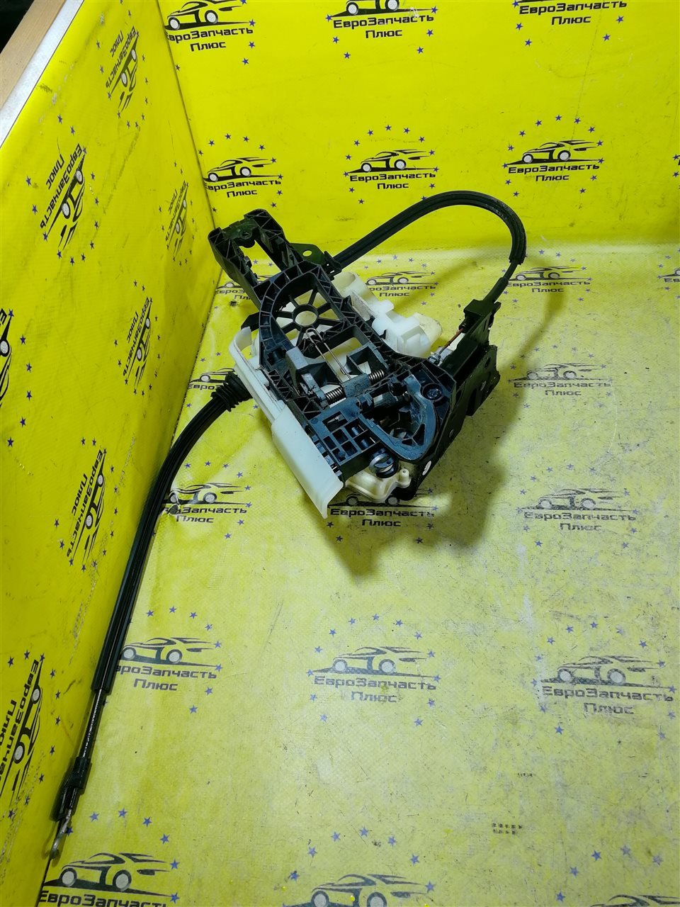 Замок двери задний правый Volkswagen Passat B6 Замок двери задний правый Volkswagen Passat B6