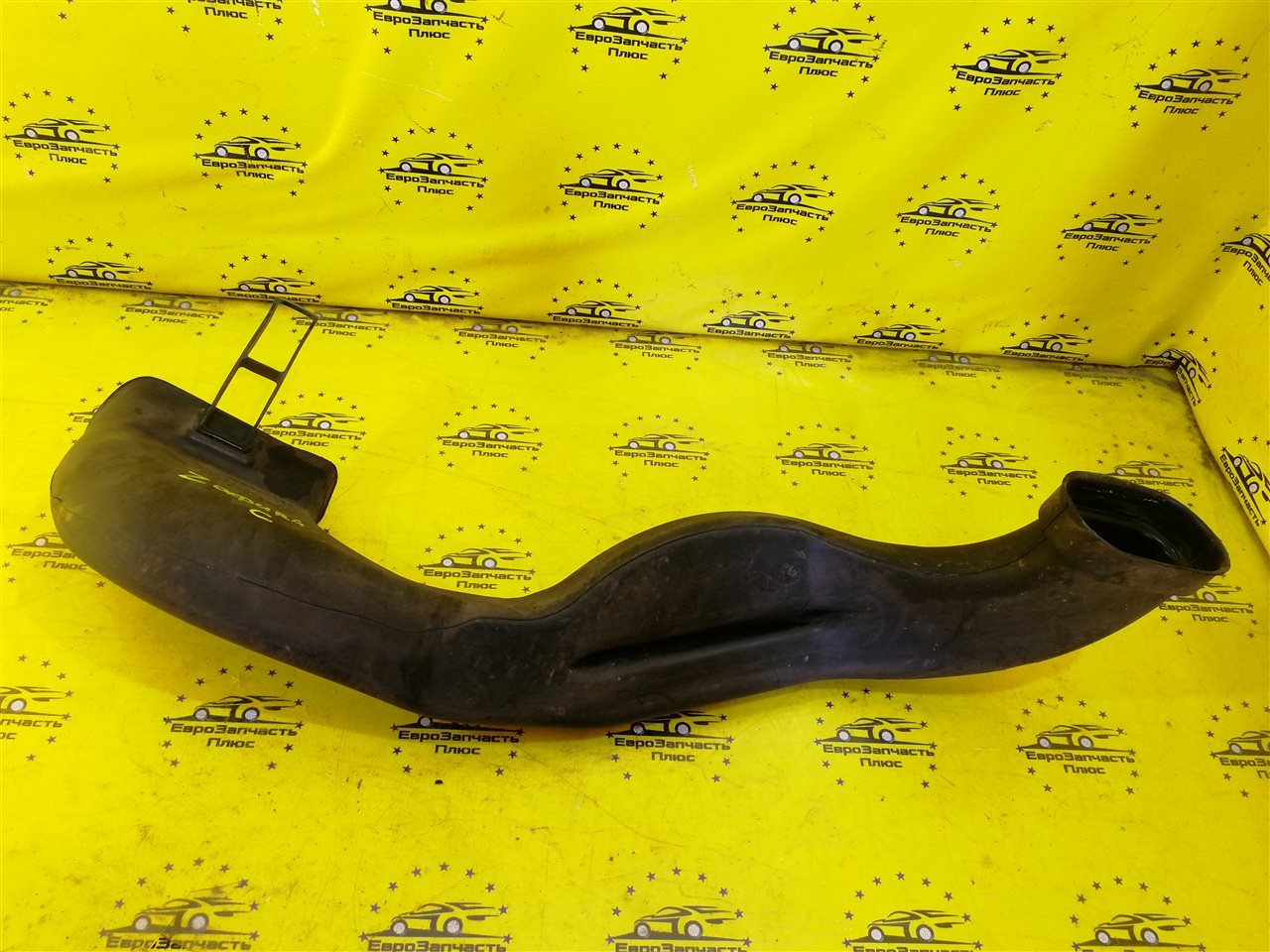 Запчасть воздухозаборник Opel Zafira C 13307080 контрактная Воздухозаборник Opel Zafira C 13307080 контрактная