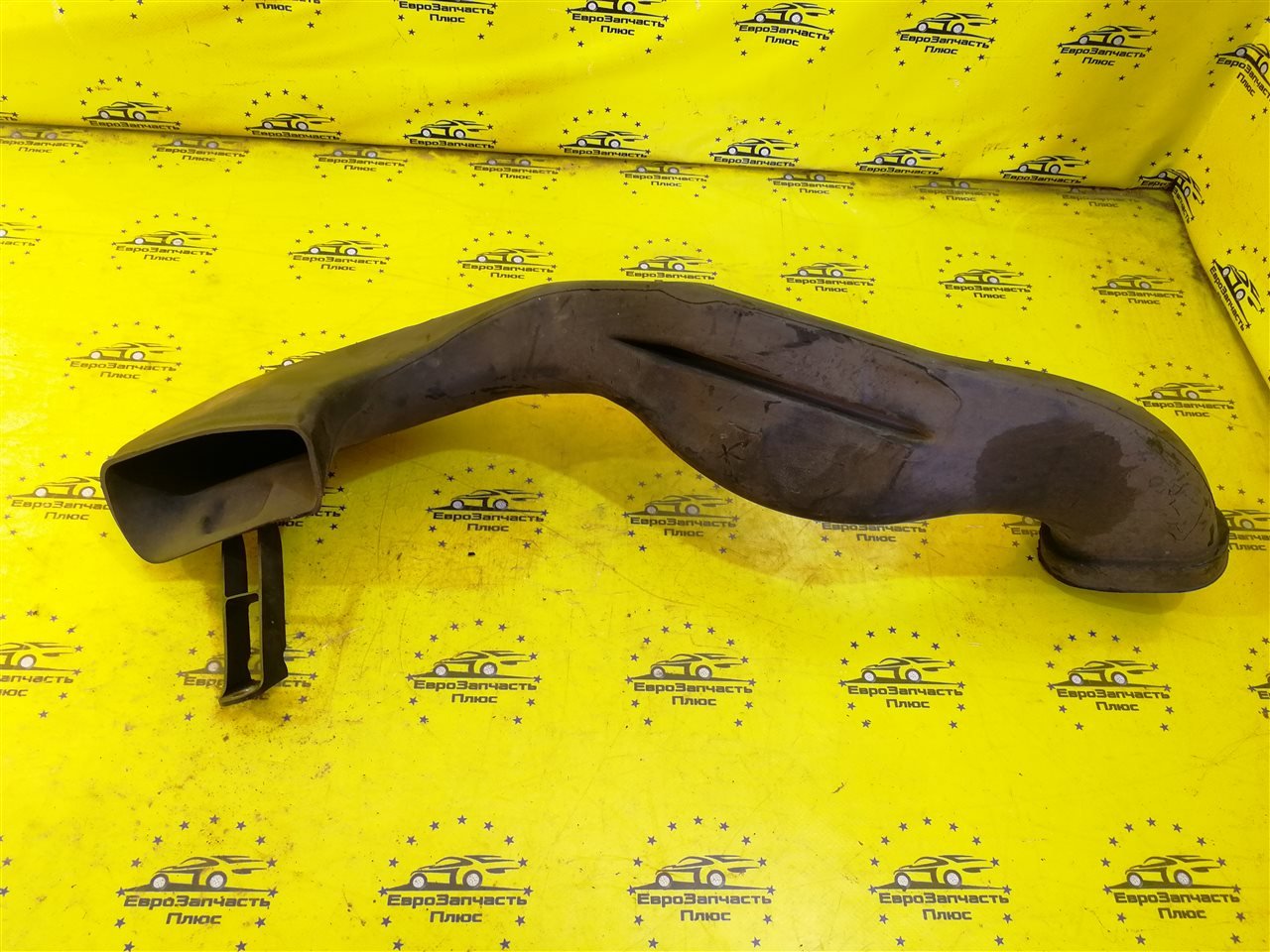 Воздухозаборник Zafira C Воздухозаборник Zafira C